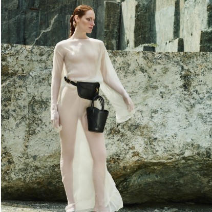 "Footprints": Μια νέα high-fashion καμπάνια που γιορτάζει την παράδοση και την αέναη τέχνη της αναγέννησης