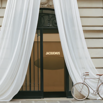 Το fashion house Jacquemus παρουσιάζει τα νέα του γραφεία στο Παρίσι 