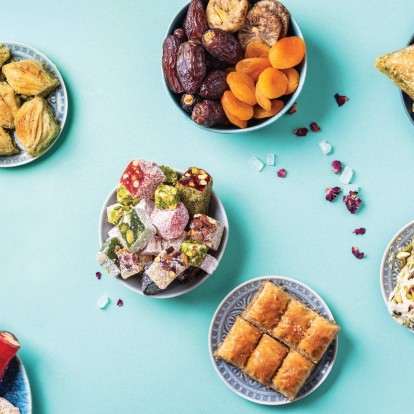 Το μεγάλο ρεπερτόριο των ελληνικών καλοκαιρινών γλυκών συνοδεύει παραδοσιακά τα καλοκαίρια μας