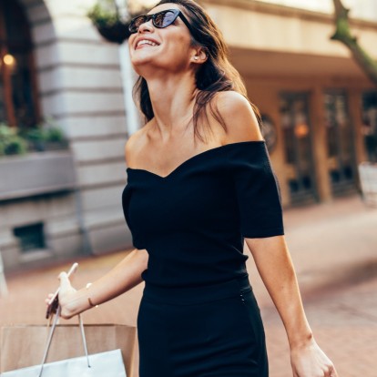 Last-minute shopping: Τα key summer pieces που αξίζουν μια θέση στη βαλίτσα των διακοπών σας