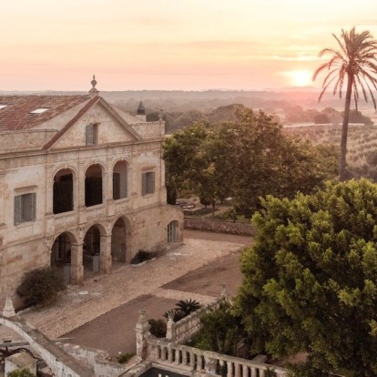 Menorca: Ειδυλλιακές διακοπές στο δημοφιλές νησί που ανταγωνίζεται την Ίμπιζα και τη Μαγιόρκα 
