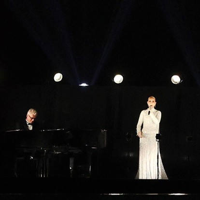 Το Dior φόρεμα της Céline Dion για την τελετή έναρξης των Ολυμπιακών Αγώνων χρειάστηκε πάνω από 1.000 ώρες για να φτιαχτεί