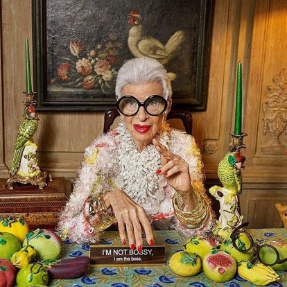 Το βιβλίο του style icon, Iris Apfel είναι ό,τι πιο stylish μπορείτε να προσθέσετε στο coffee table σας 