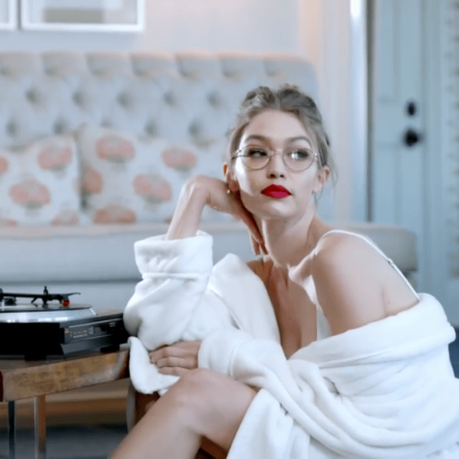 Stop body shaming: Γιατί επικροτούμε τη στάση της Gigi Hadid