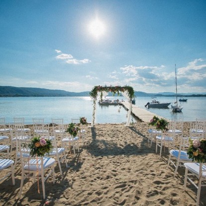 Διοργανώστε το τέλειο beach wedding party 