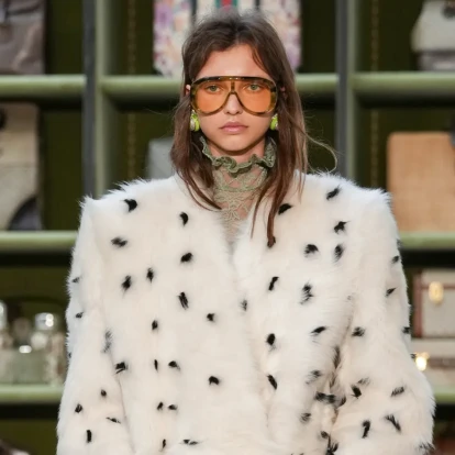 Η Gucci Cruise 2026 στη Φλωρεντία ήταν μία fashionable αναδρομή στα αρχεία του οίκου