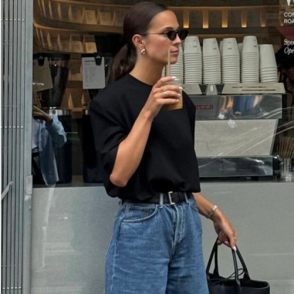 Οι denim bermudas είναι ο απόλυτος σύμμαχος των επιτυχημένων καλοκαιρινών outfits 
