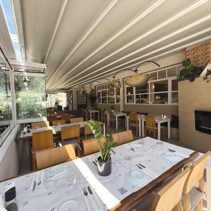 Ένα συναρπαστικό ταξίδι ελληνικής θαλασσινής κουζίνας στον πιο φιλόξενο γαστρονομικό προορισμό ﻿της πόλης