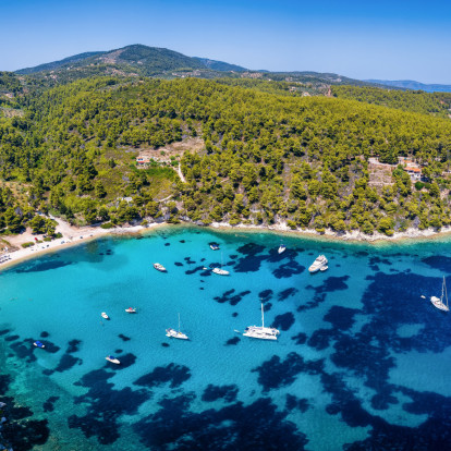 Το καλοκαίρι αλλιώς: 8 ελληνικά νησιά που παραμένουν ακόμη ήρεμοι θησαυροί της Μεσογείου 