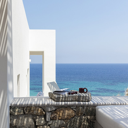 Μια καλοκαιρινή κατοικία στο νησί της Σερίφου με την αντισυμβατική ματιά της Ιόλης Χιωτίνη