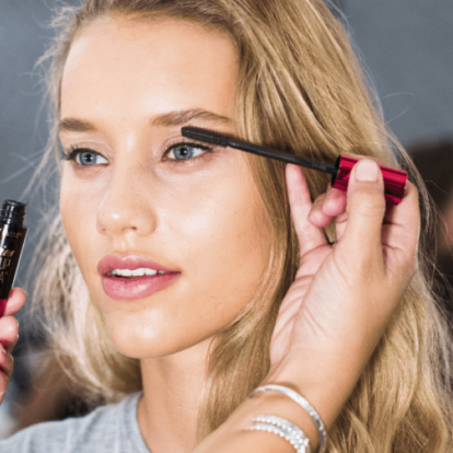 Κι όμως, με ένα σωστό lash care routine μπορείτε να αποκτήσετε τις βλεφαρίδες των ονείρων σας