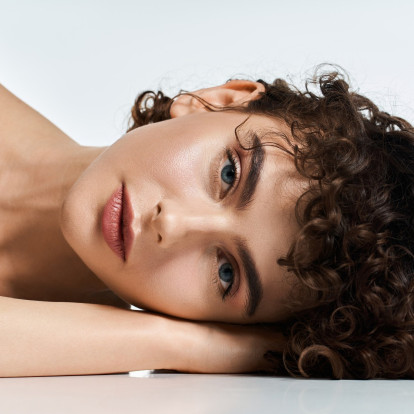 5 blush hacks που θα κάνουν το δέρμα σας να φαίνεται πιο υγιές από ποτέ 