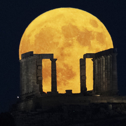Αυγουστιάτικη Πανσέληνος: Σε ποια μουσεία και αρχαιολογικούς χώρους μπορούμε να απολαύσουμε το μαγευτικό θέαμα;