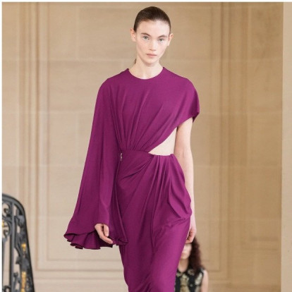 Τα trendy χρώματα που θα αντικαταστήσουν το λευκό και το μαύρο στα looks σας τη νέα σεζόν