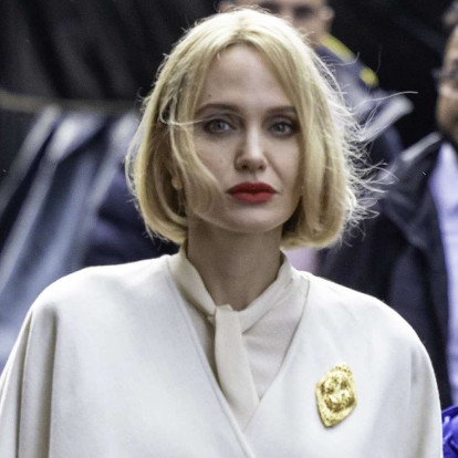Blondes Do It Better: Η Αngelina Jolie μας γεμίζει έμπνευση με το πιο ανατρεπτικό ξανθό bob της καριέρας της