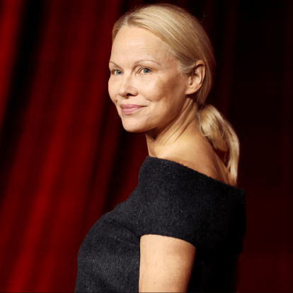 Αν υπάρχει κάτι στο οποίο ορκίζεται η Pamela Anderson, αυτό είναι το skin fasting 