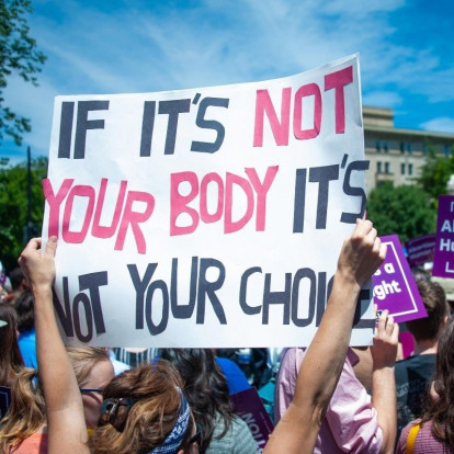 Η Ισπανία θέλει να καταστήσει την άμβλωση συνταγματικό δικαίωμα και οι γυναίκες απαιτούν το αυτονόητο