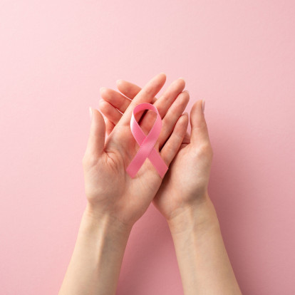 «Για σένα. Για όσους αγαπάς»: Η νέα καμπάνια του ομίλου Euromedica για τον καρκίνο του μαστού μάς υπενθυμίζει το αυτονόητο