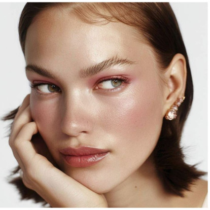 Cranberry makeup: Το μπορντό πρωταγωνιστεί και δημιουργεί το πιο σαγηνευτικό winter look