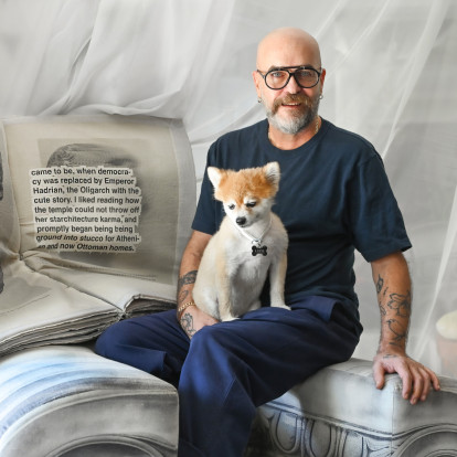 Ο Ανδρέας Αγγελιδάκης μιλάει στο GLOW για την εκπροσώπηση της Ελλάδας στην 61η Μπιενάλε της Βενετίας