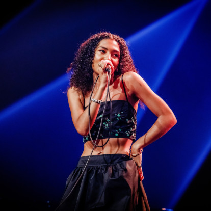 She Is The Moment: Γιατί η Olivia Dean είναι το πρόσωπο της pop σκηνής για το 2025;