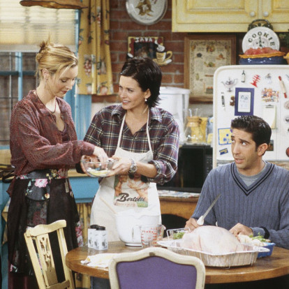 Friendsgiving: Πώς να οργανώσετε ένα αξέχαστο τραπέζι αφιερωμένο στη φιλία