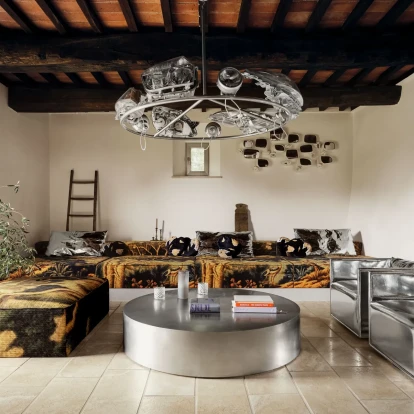 Ένα αγροτόσπιτο στην Τοσκάνη συνδυάζει απόλυτα την πέτρα με το μεταλλικό στοιχείο