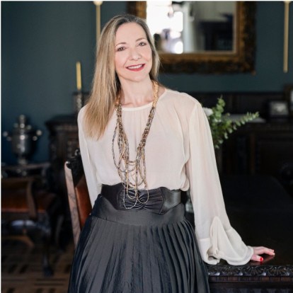 Η Νένια Γιανναράκη, ιδρύτρια του αρχιτεκτονικού ﻿γραφείου Nenia Yiannaraki Architects, μας ﻿ξεναγεί στο πρόσφατο project της ﻿στη Θεσσαλονίκη