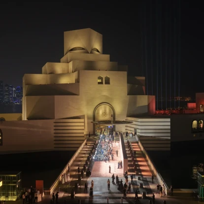 Οι λαμπερές παρουσίες στο φιλανθρωπικό gala στο Μουσείο Ισλαμικής Τέχνης της Ντόχα, αφιερωμένο στη μνήμη της θρυλικής εκδότριας Franca Sozzani