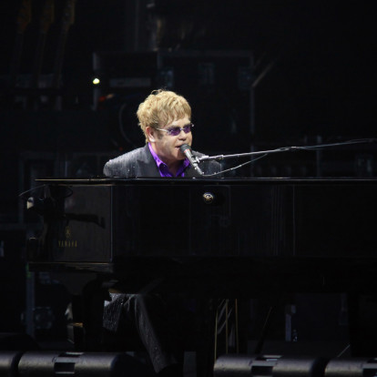 Μπορεί ο Elton John να θυμηθεί τους στίχους από τα τραγούδια του;