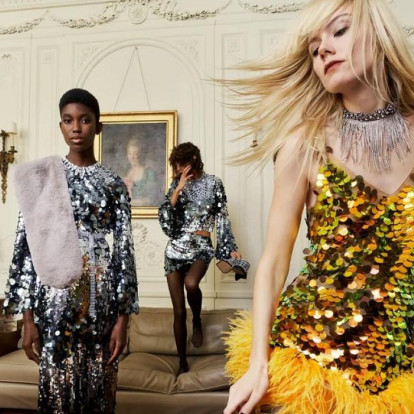 Πώς θα εντάξετε τις παγιέτες στα γιορτινά σας σύνολα