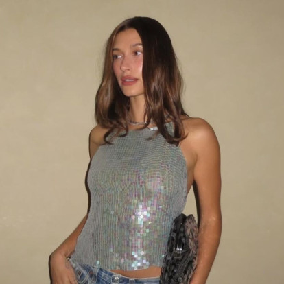 Μία mascara με γκλίτερ είναι το απόλυτο must-have για ένα total glam look στις γιορτές 