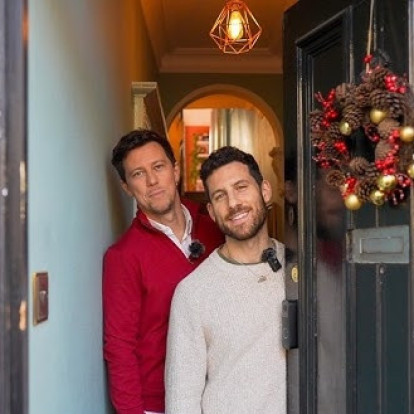 Μια οπτική ξενάγηση στο χριστουγεννιάτικο βικτοριανό σπίτι του Matt και του Jonathan