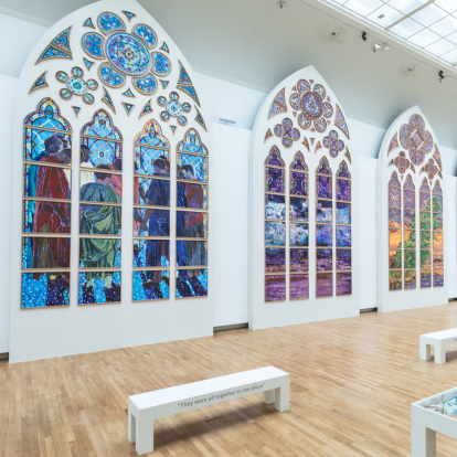 Τα νέα βιτρό της Παναγίας των Παρισίων παρουσιάζονται για πρώτη φορά στην έκθεση “D’ un seul souffle” στο Grand Palais