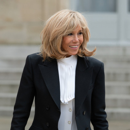 Μήνυση κατέθεσαν 343 γυναίκες κατά της Brigitte Macron έπετα από τα υβριστικά της σχόλια