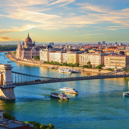 Βιώσαμε τη Χριστουγεννιάτικη μαγεία της Βουδαπέστης και σκιαγραφούμε όσα την κάνουν ξεχωριστή τώρα 