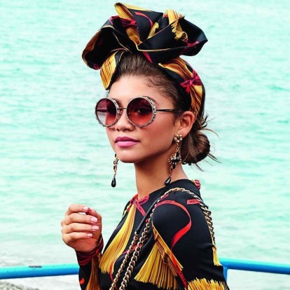 Η Zendaya απογειώνει το στιλ της με αυτοπεποίθηση 