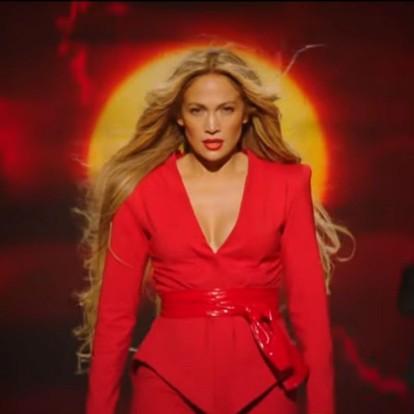 Η Jennifer Lopez ερμηνεύει το soundtrack της καινούριας ταινίας όπου και πρωταγωνιστεί
