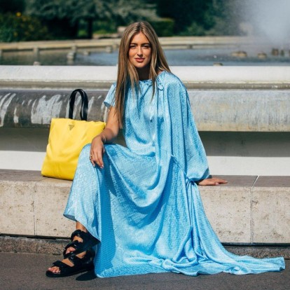 Shades of blue: Πώς θα φορέσετε αυτήν τη σεζόν το πιο stylish χρώμα της χρονιάς 