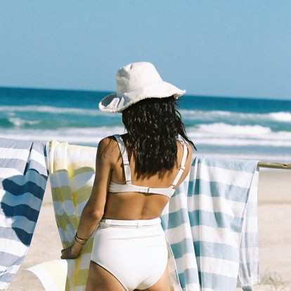 Beach hairstyle: Eύκολα χτενίσματα για να είστε απόλυτα chic στην παραλία 