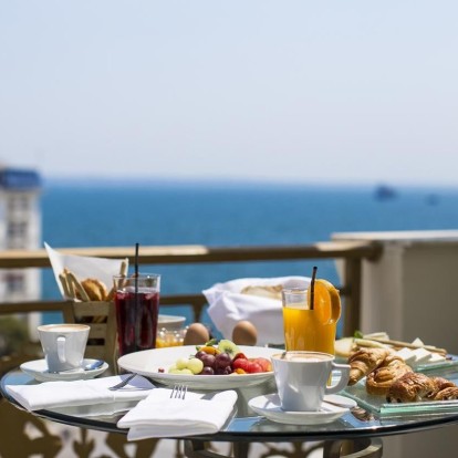 Ένα φιλανθρωπικό brunch για την ΕΛΙΖΑ στο Electra Palace 