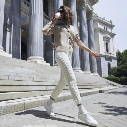 Love cashmere: Πώς να προσθέσετε μια νότα πολυτέλειας στα καθημερινά σας σύνολα 