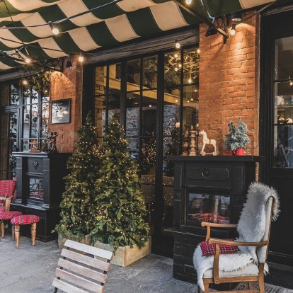 To bar που κρατάει τα σκήπτρα του πιο ατμοσφαιρικού σκηνικού στο κέντρο της πόλης  