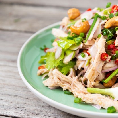 3 σαλάτες με κοτόπουλο ιδανικές για το lunch break σας 