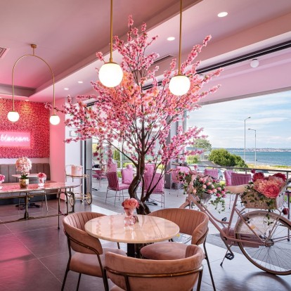 Τα colourful café-bars της Θεσσαλονίκης που δίνουν χρώμα στη διάθεσή μας