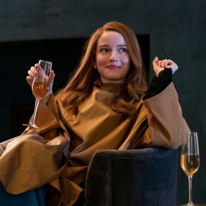 Inventing Anna: Καλό θα ήταν να μην παραδειγματιζόμαστε από μια «ψεύτικη» πλούσια κληρονόμο 