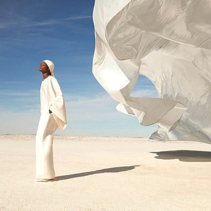 White is Back: Το απόλυτο χρώμα του καλοκαιριού επέστρεψε πιο ανανεωμένο από ποτέ