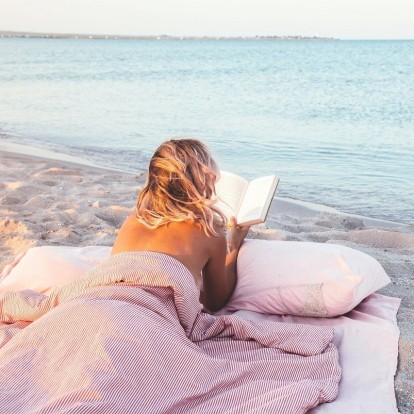 5 νέες κυκλοφορίες βιβλίων για την παραλία φέτος 