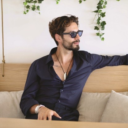 Ο Γιώργος Καράβας μιλάει σε πρώτο πρόσωπο για όλα όσα μετουσιώνουν τον άνδρα του σήμερα 