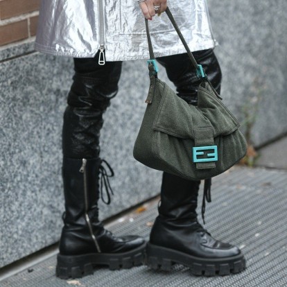 Tα μαύρα μποτάκια που θα φοράτε στο repeat το φθινόπωρο 